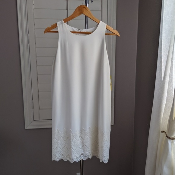 Arloh embroidered hem shift dress - Picture 5 of 6